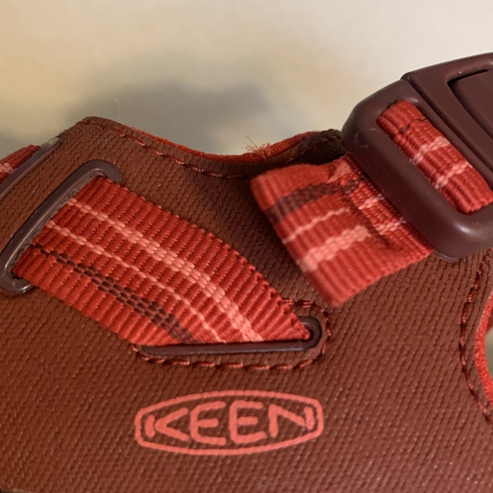 Keen Women’s Red Sandals NWOT - Picture 10 of 10